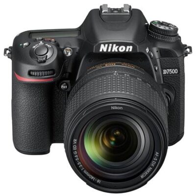 Nikon D7500 DSLR con AF-S DX NIKKOR 18-140mm